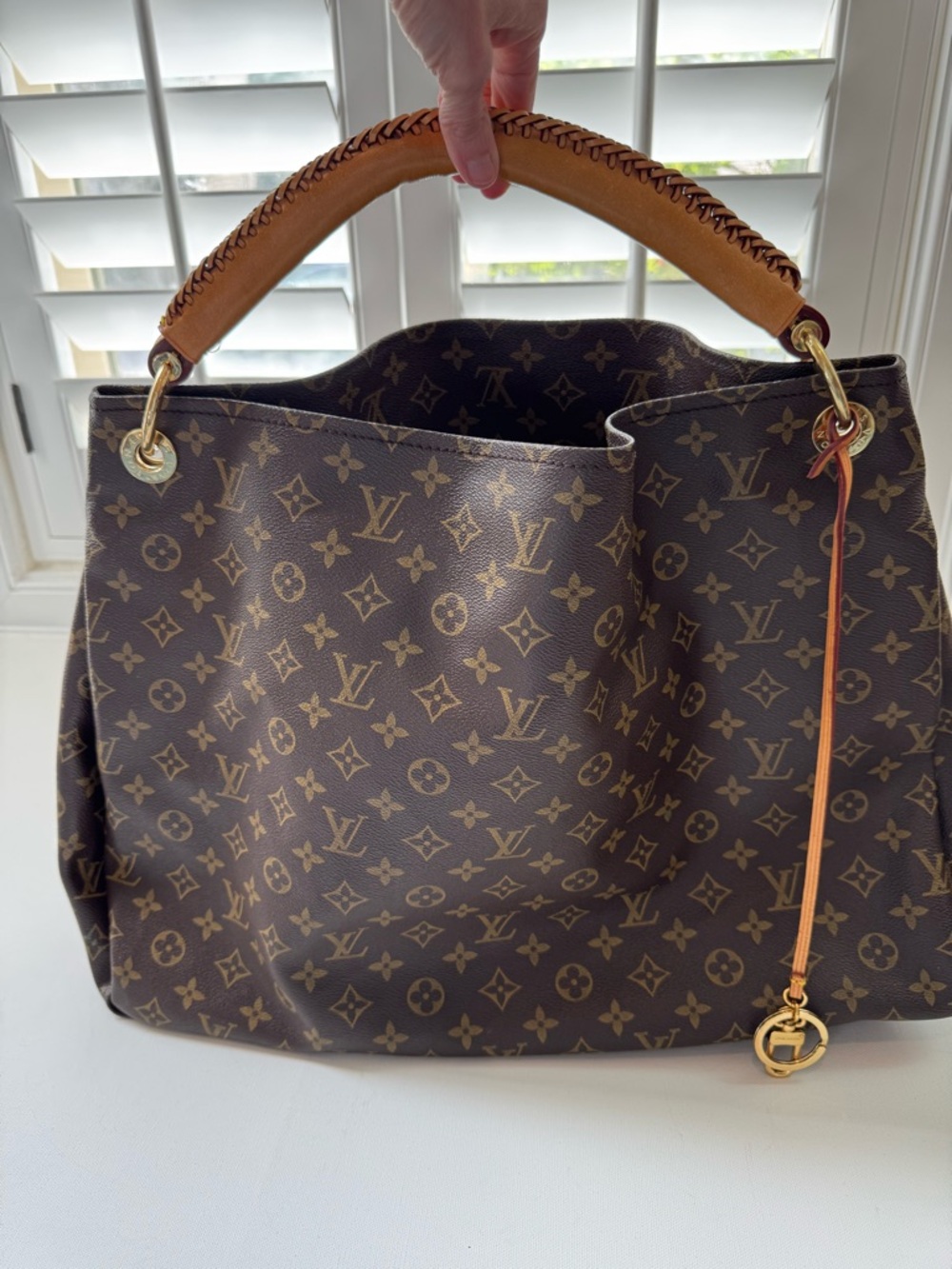 Excellent condition LUXE vintage Artsy GM Monogram canvas $500